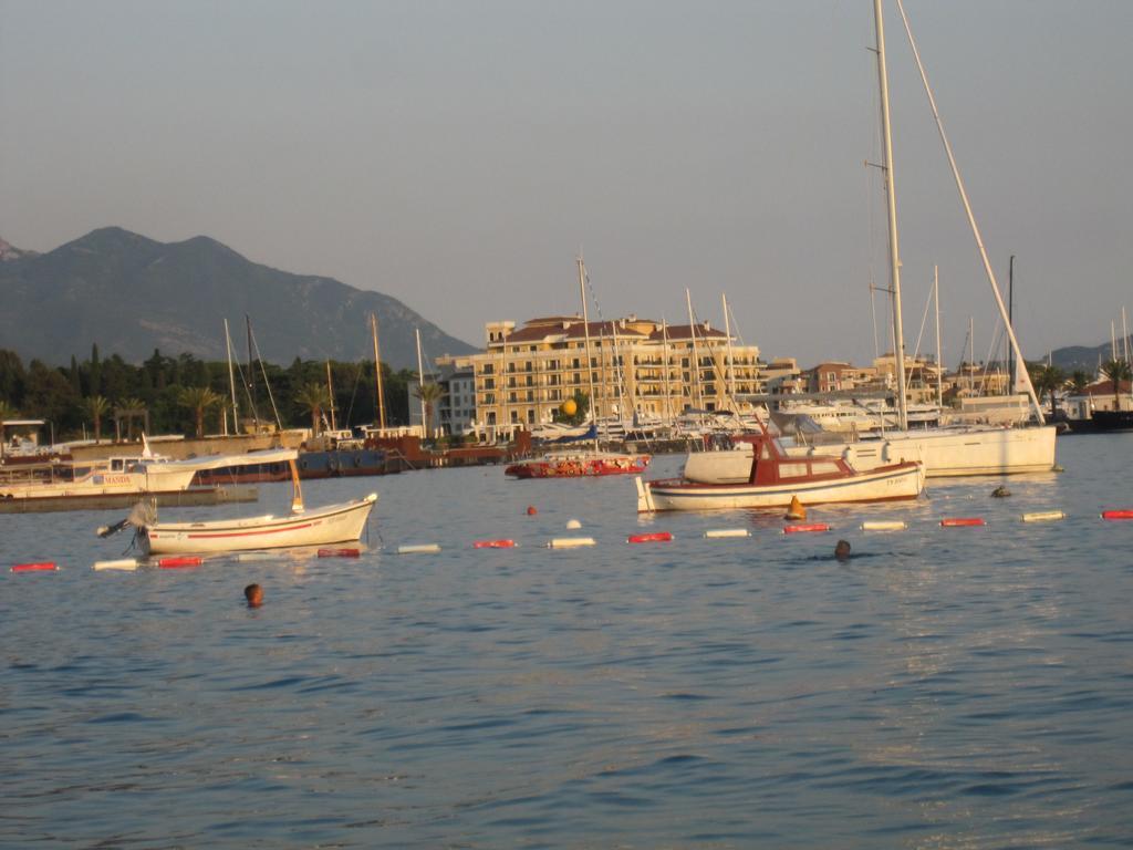 Apartments Delfin Tivat Eksteriør bilde